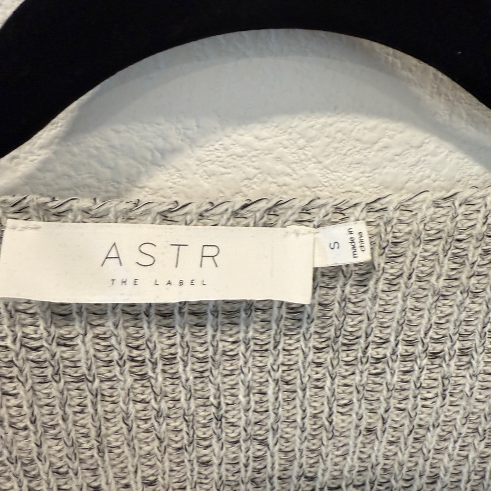ASTR The Label Women's Surplice Wrap V-Neck Pullover Sweater Gray Small - Picture 8 of 9